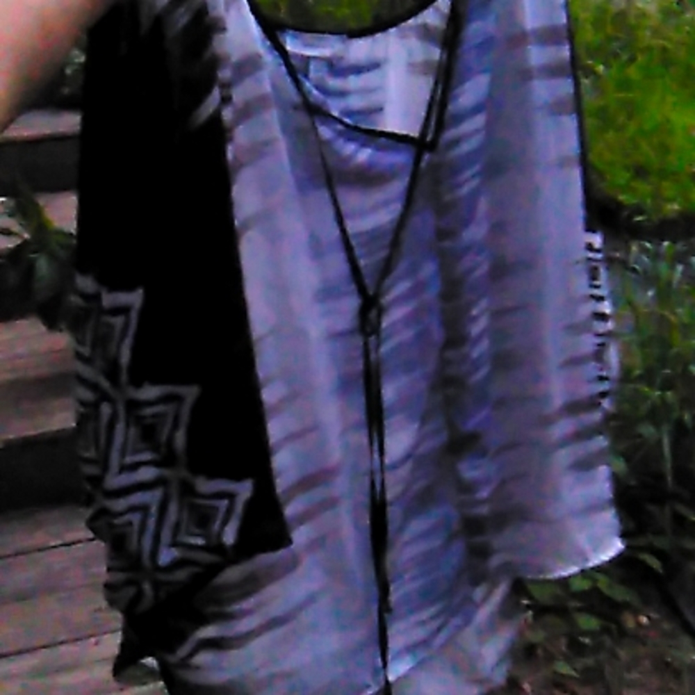 Women's black and white dress barn blouse